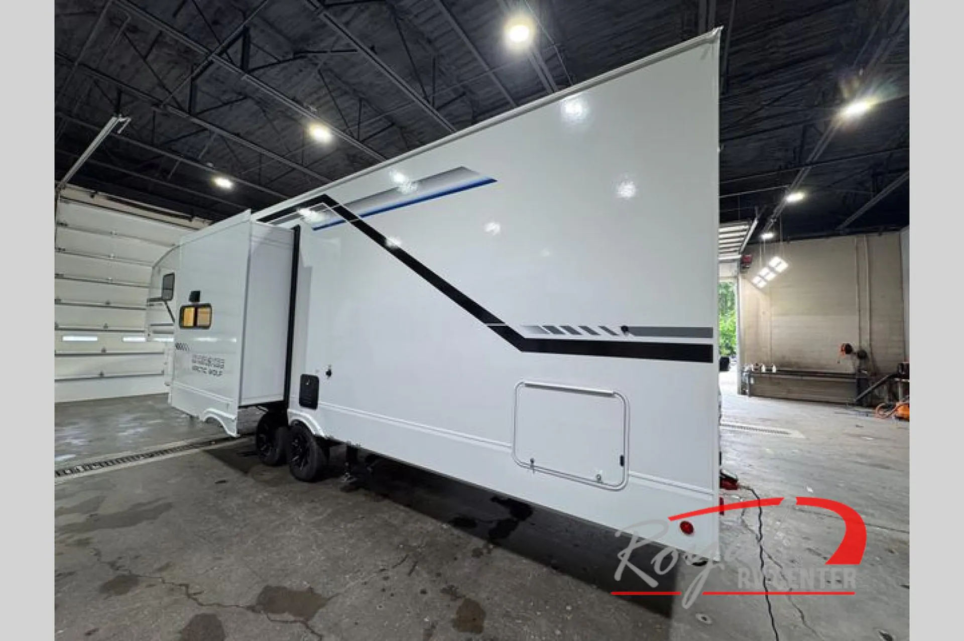 2026 Forest River Cherokee Arctic Wolf 331BH - Photo 4