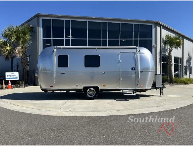2026 Airstream World Traveler 22RB - Photo 3