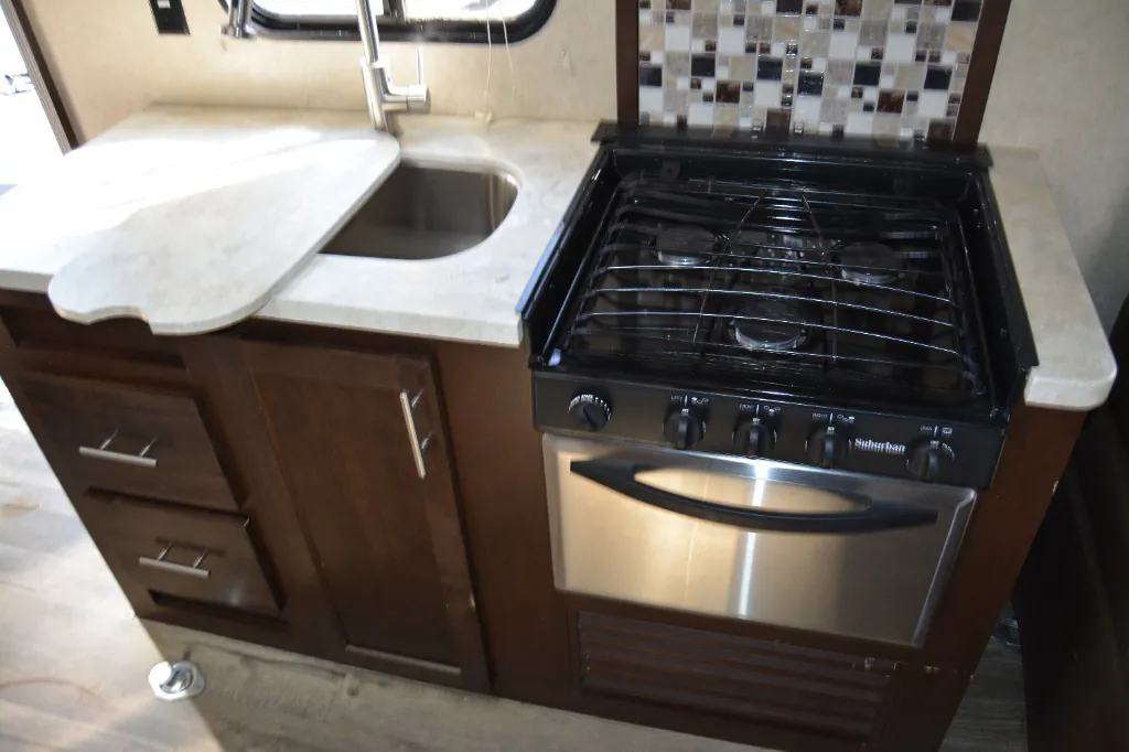 2018 Forest River Cherokee Grey Wolf 22RR — Photo 5