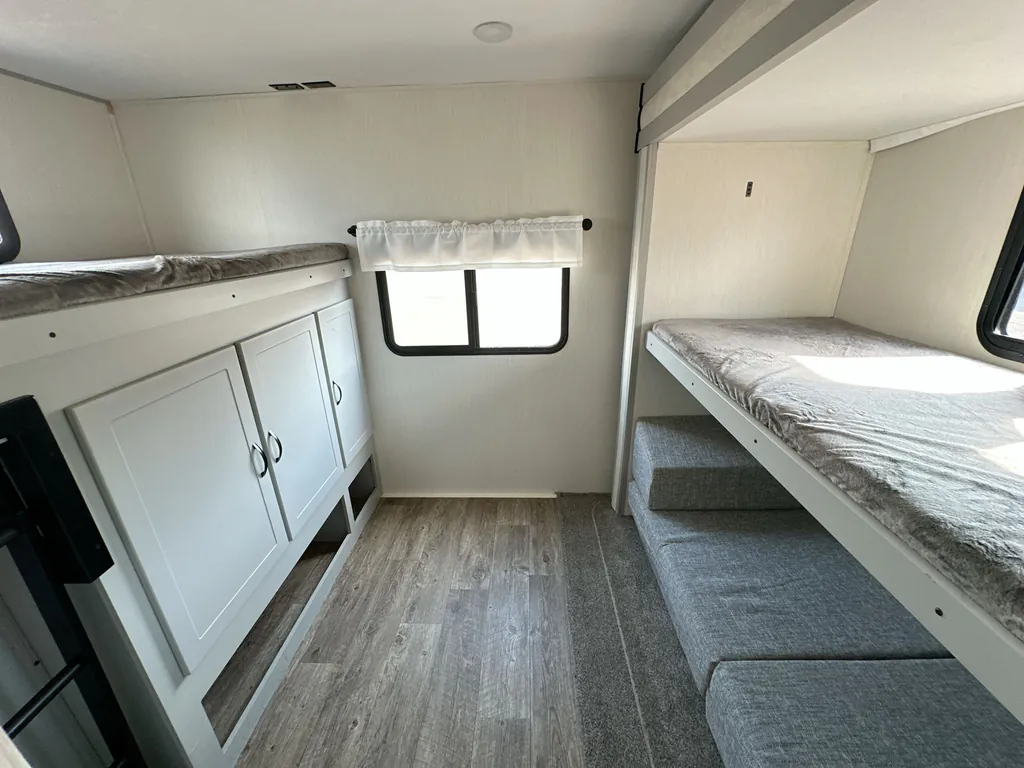 2023 Forest River Vibe 32BH, Photos photo 18