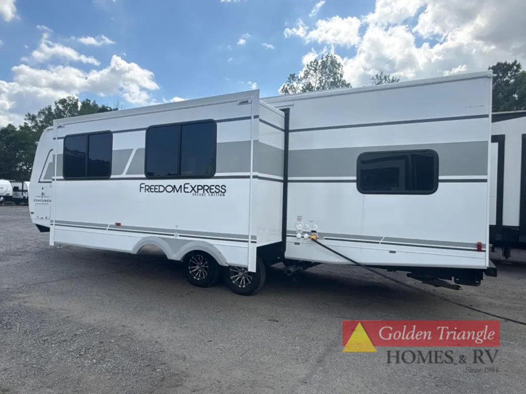 2026 Coachmen Freedom Express Select 30SE, Photos photo 47