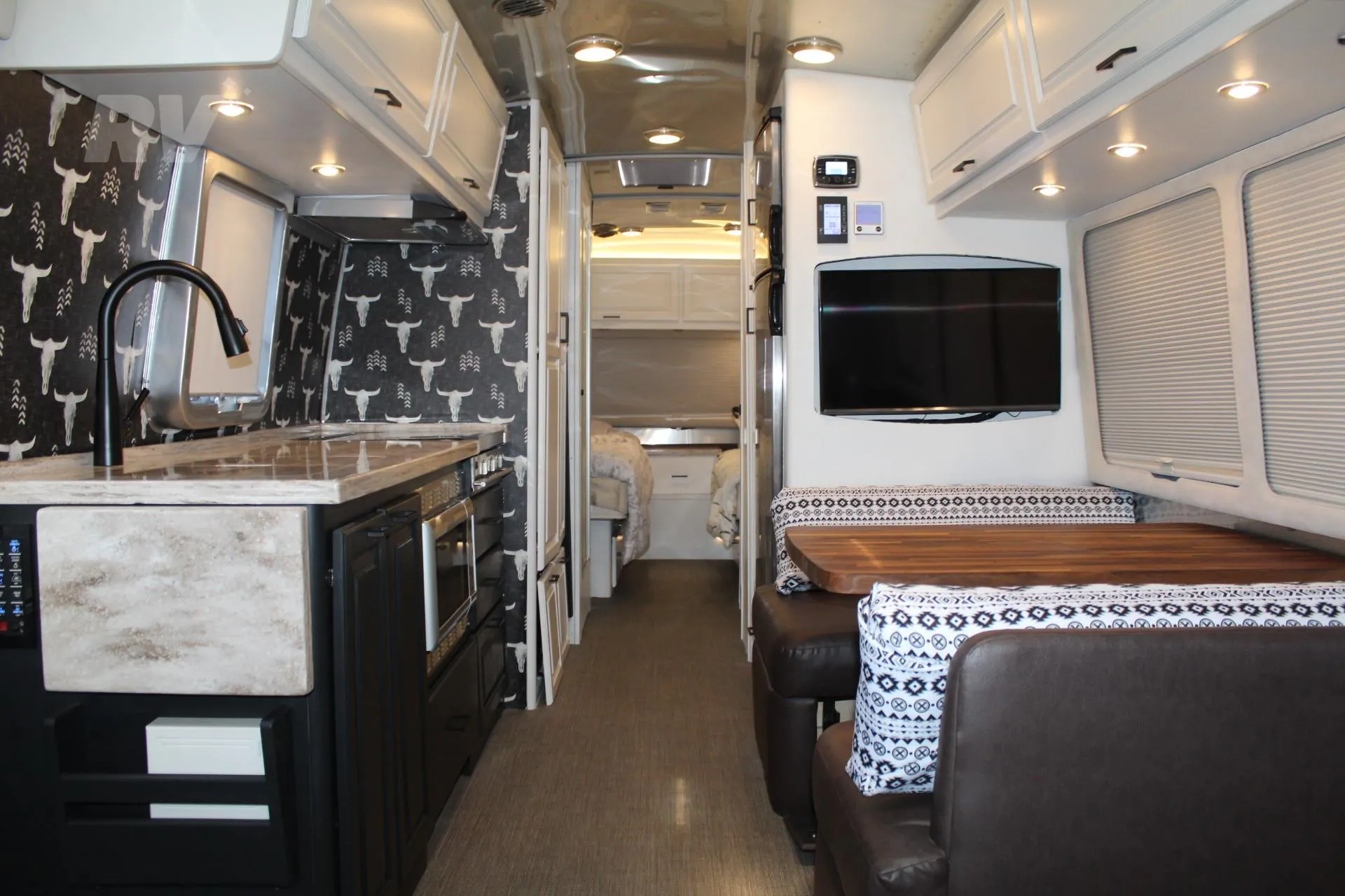2017 Airstream Classic 30RB - Photo 3