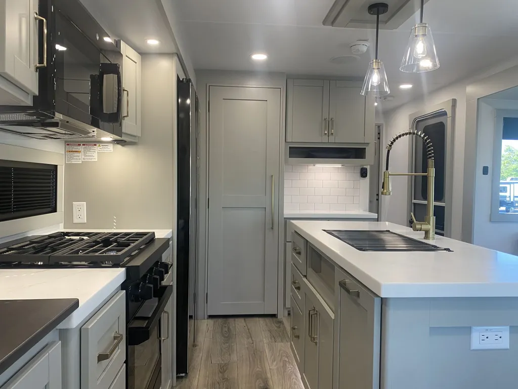 2026 Brinkley Model Z 297, Photos photo 14