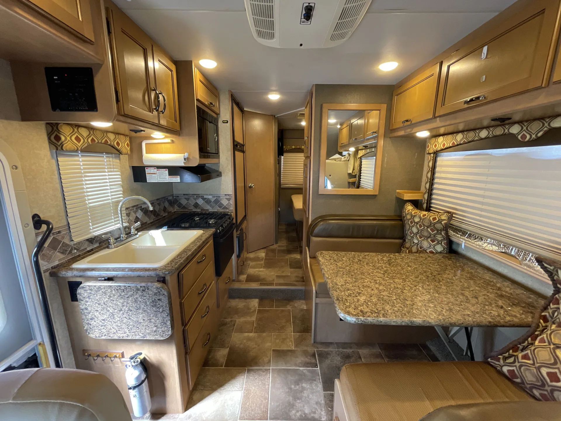 2017 Thor Motor Coach Freedom Elite 22FE — living area main