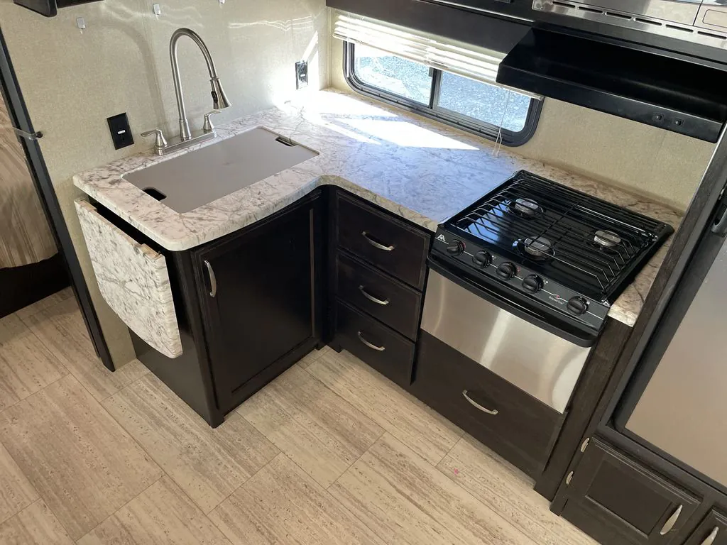 2017 Grand Design Imagine 2800BH, Photos photo 27