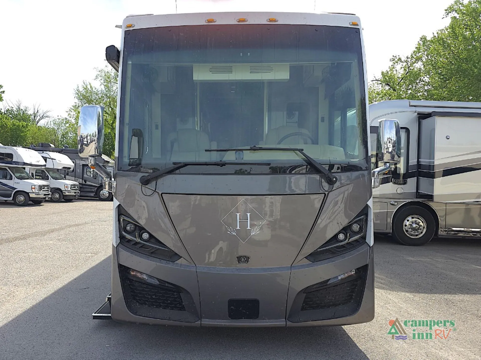 2022 Tiffin Phaeton 36 SH - Photo 4