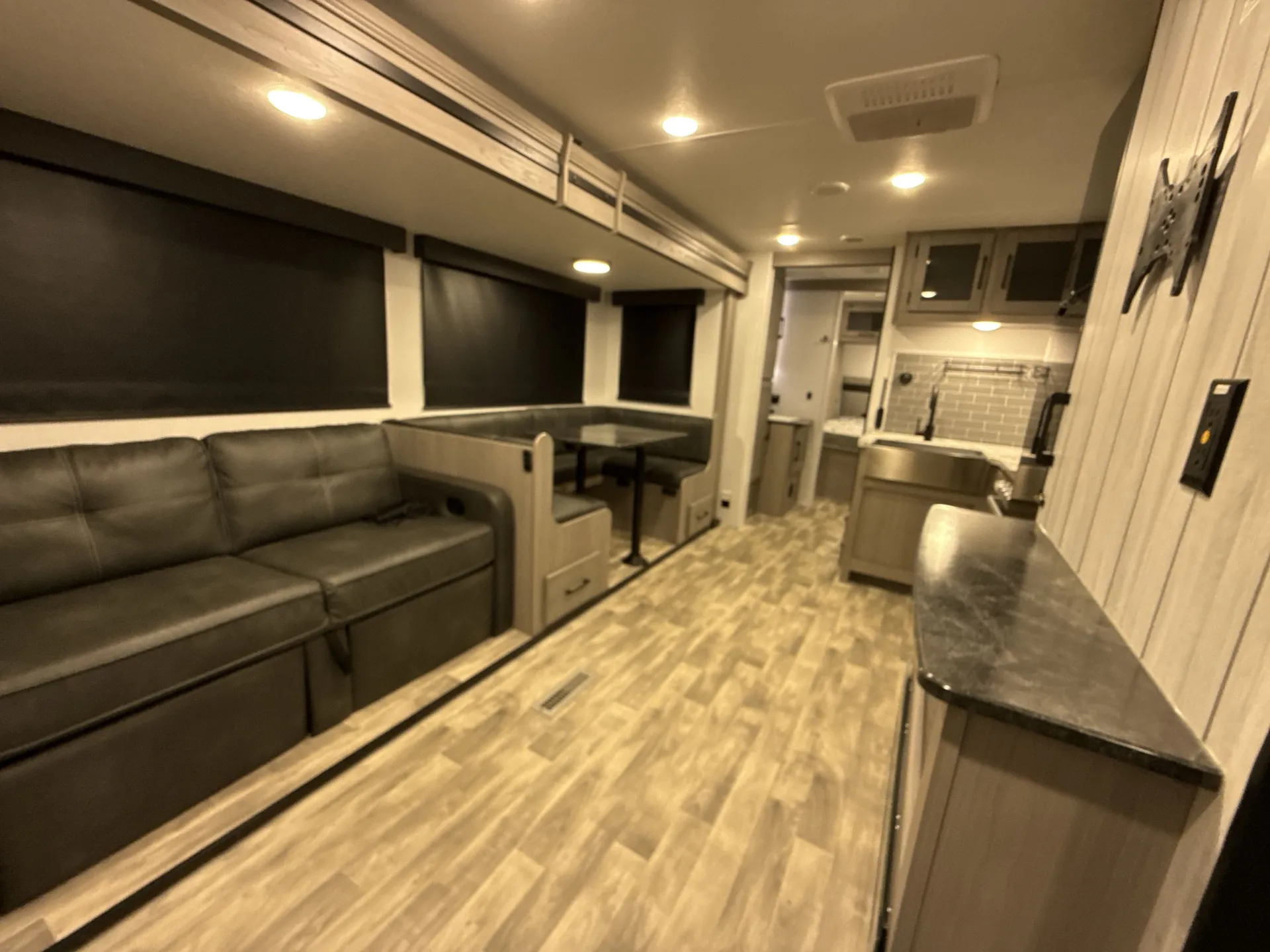 2024 Dutchmen Kodiak Ultra-Lite Ultra-Lite 302BHSL — living area main