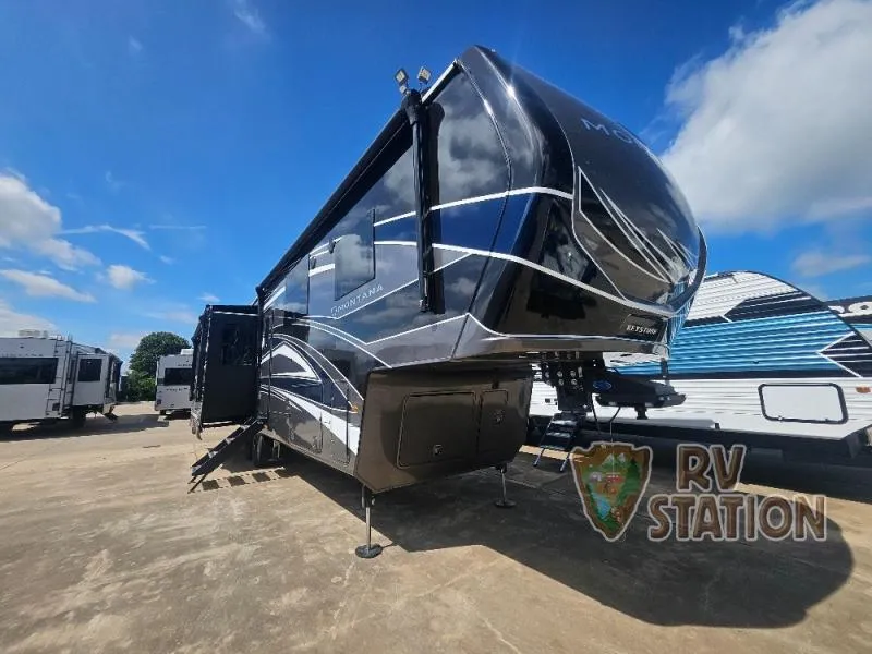 2026 Keystone Montana 3231CK - Photo 2