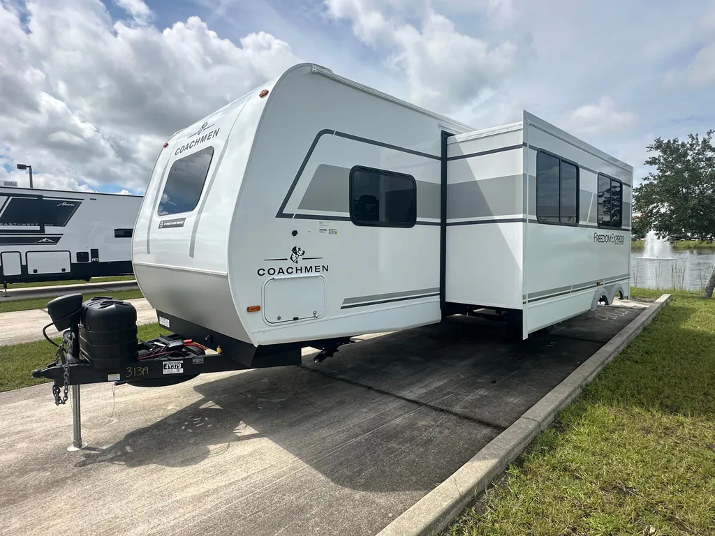 2026 Coachmen Freedom Express Select 30SE, Photos photo 4