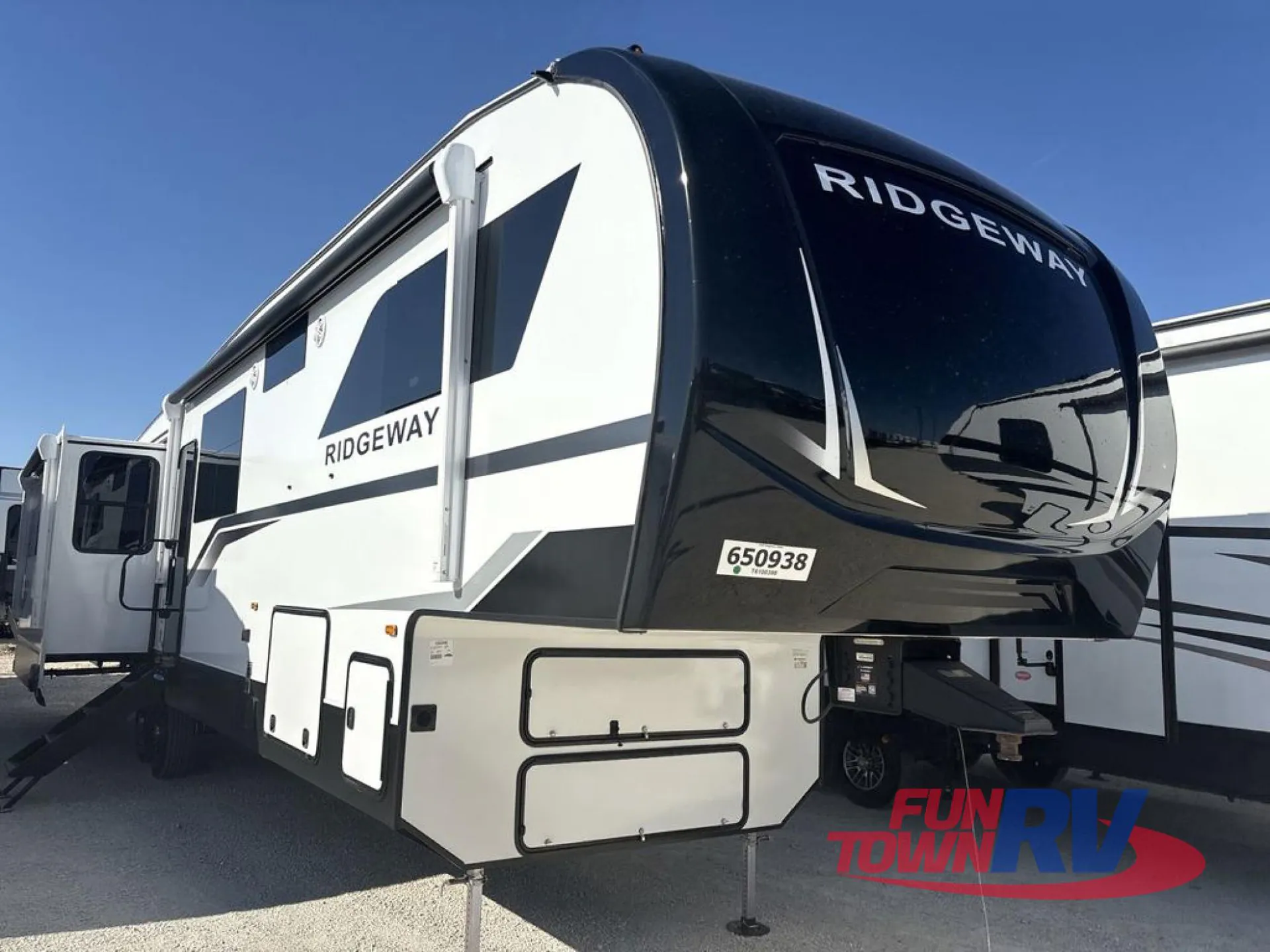 2026 K-Z Ridgeway 36MB - Photo 3