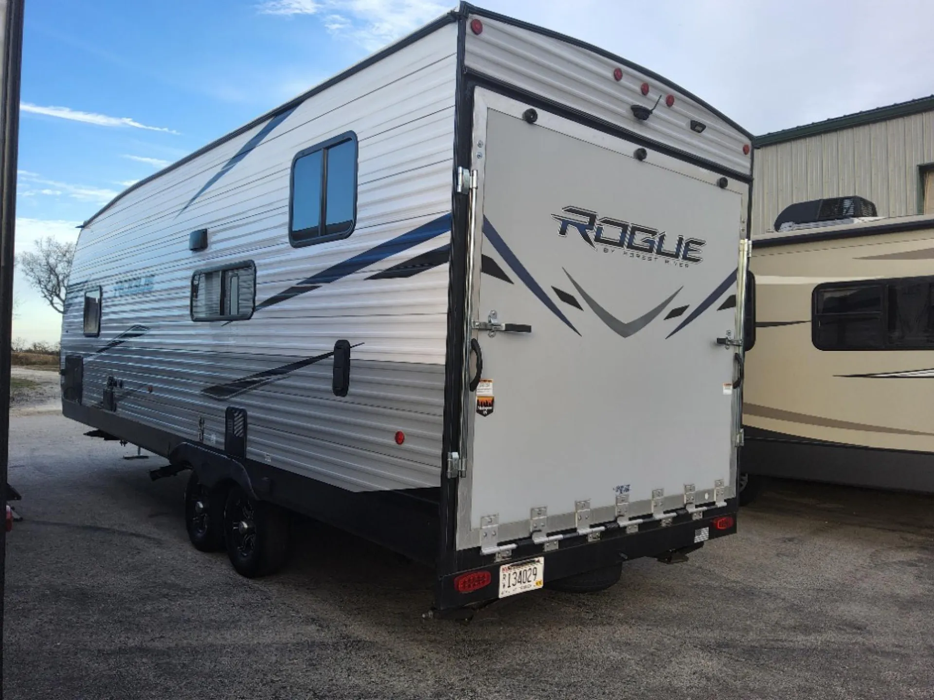 2021 Forest River Vengeance Rogue 25V — Photo 5