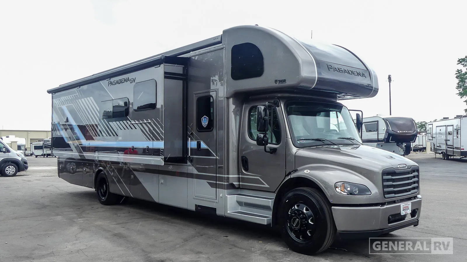 2026 Thor Motor Coach Pasadena SV 38DX - Photo 2