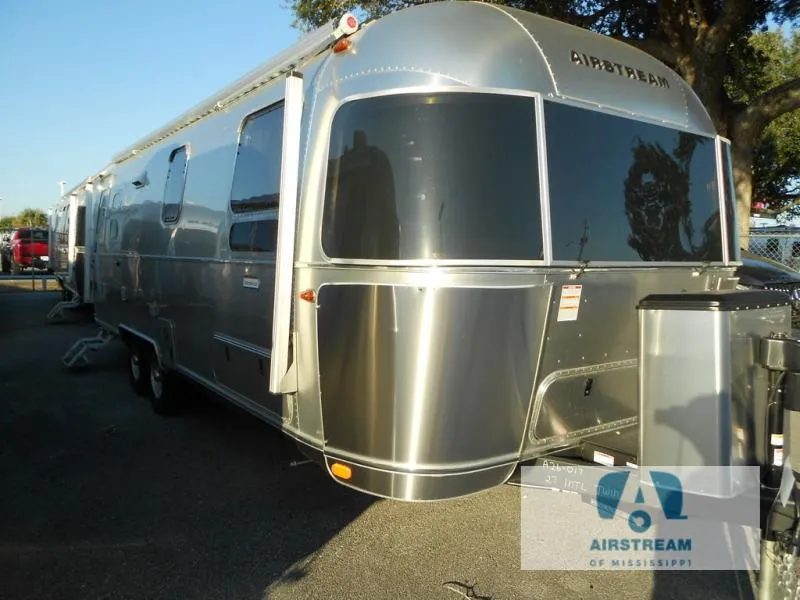 2026 Airstream International 27FB - Photo 2