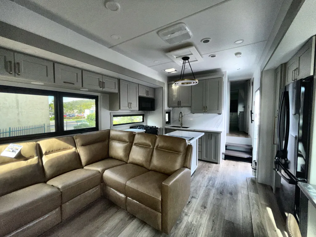 2026 Brinkley Model G 4150, Photos photo 14