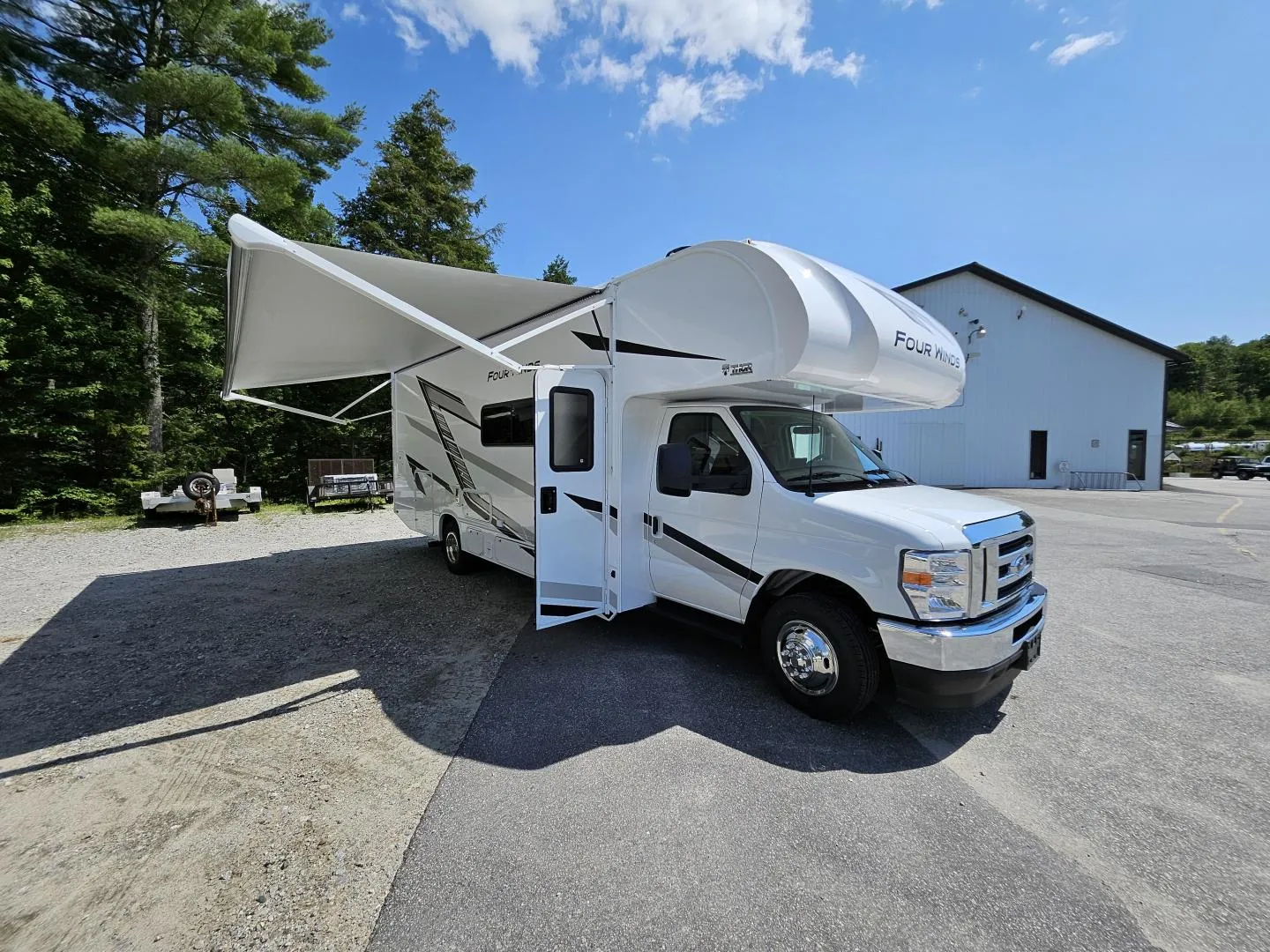 2025 Thor Motor Coach Four Winds 27P - Photo 2