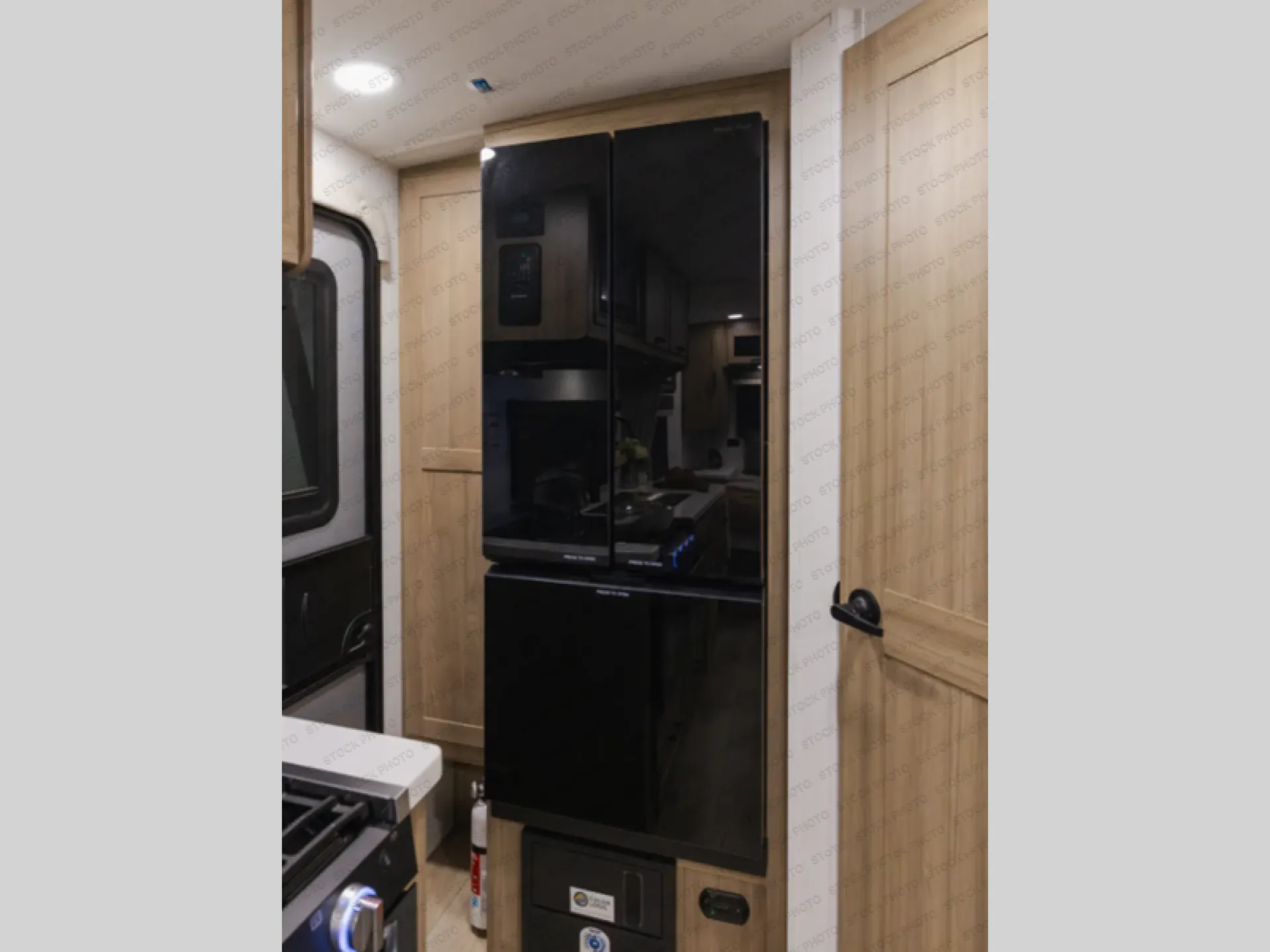 2027 Forest River Rockwood Mini Lite 2109S - Photo 4