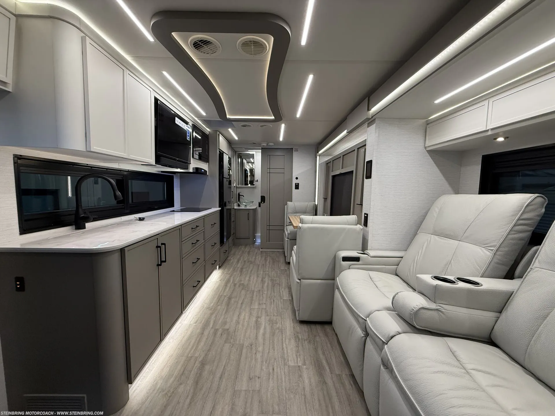 2027 Newmar Freedom Aire 2515 STANDARD - Photo 3