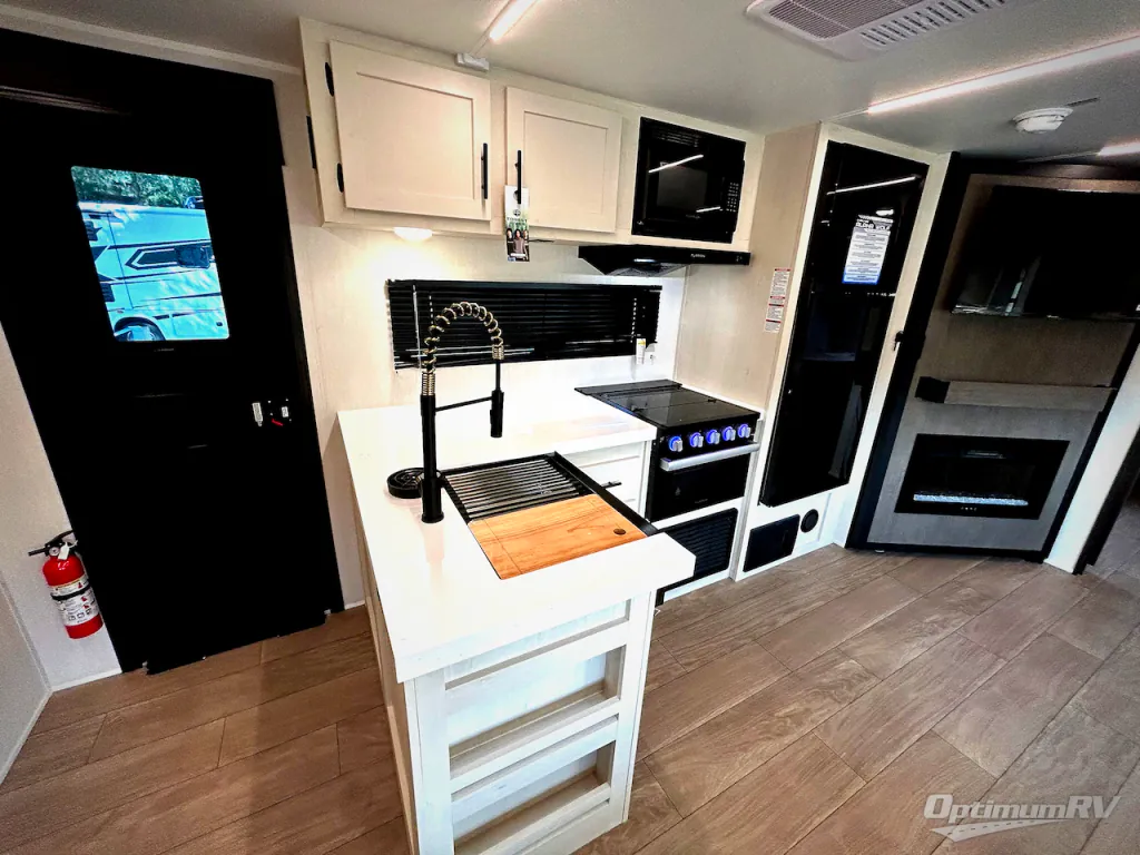 2026 Forest River Cherokee Alpha Wolf 29TB, Photos photo 8