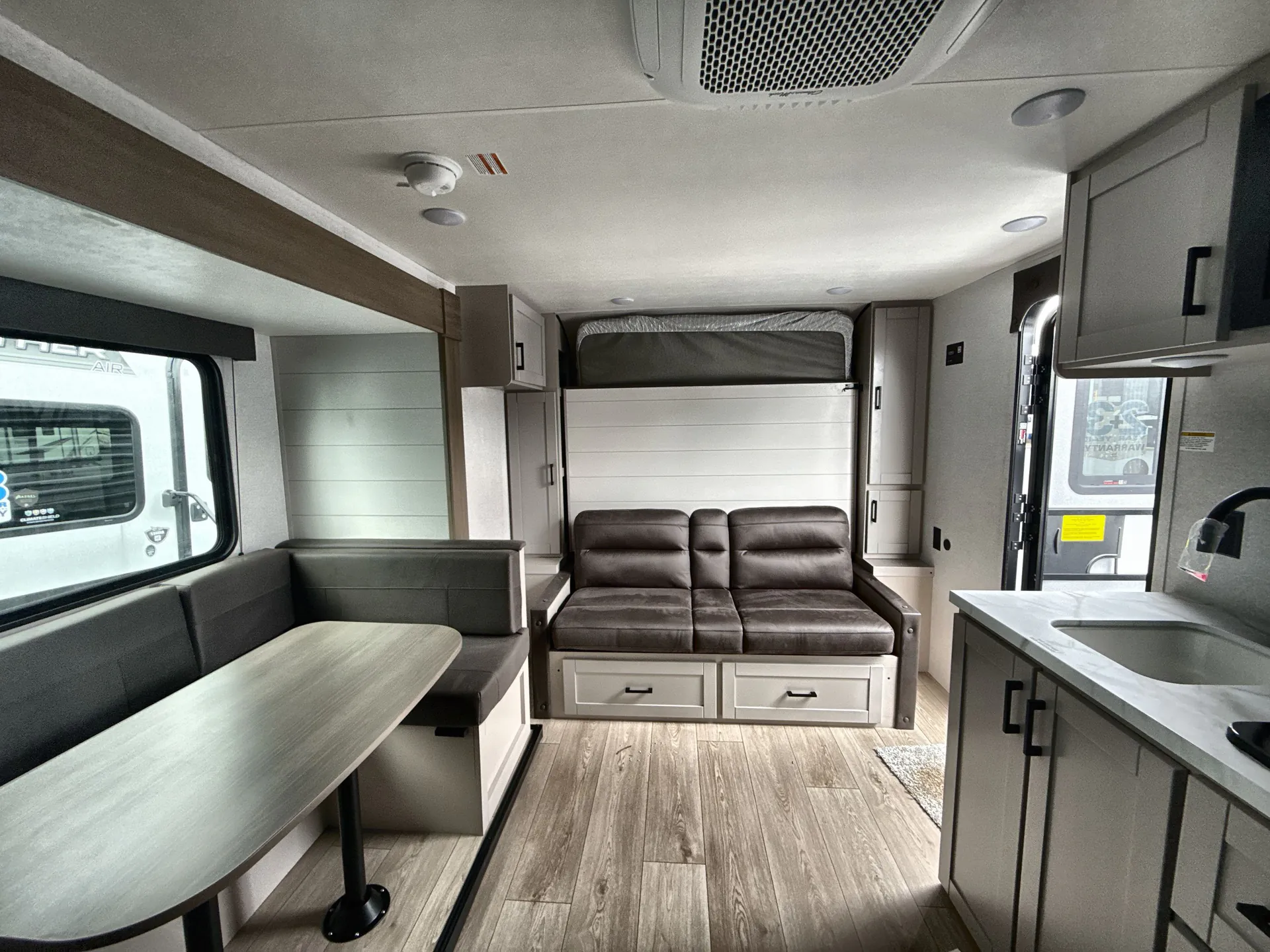 2027 Jayco Jay Flight 197MB - Photo 3