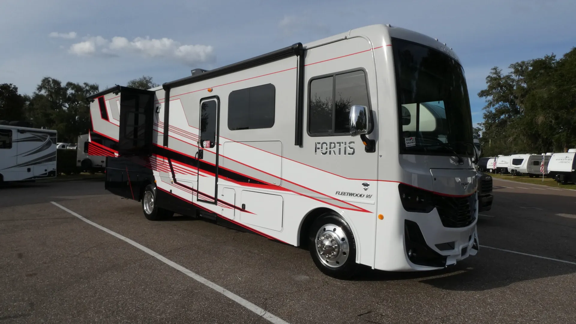 2026 Fleetwood Fortis 33HB - Photo 2