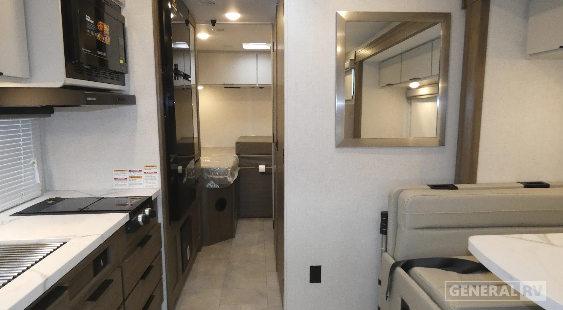 2027 Thor Motor Coach Pasadena SE SZ25 Chevy - Photo 3