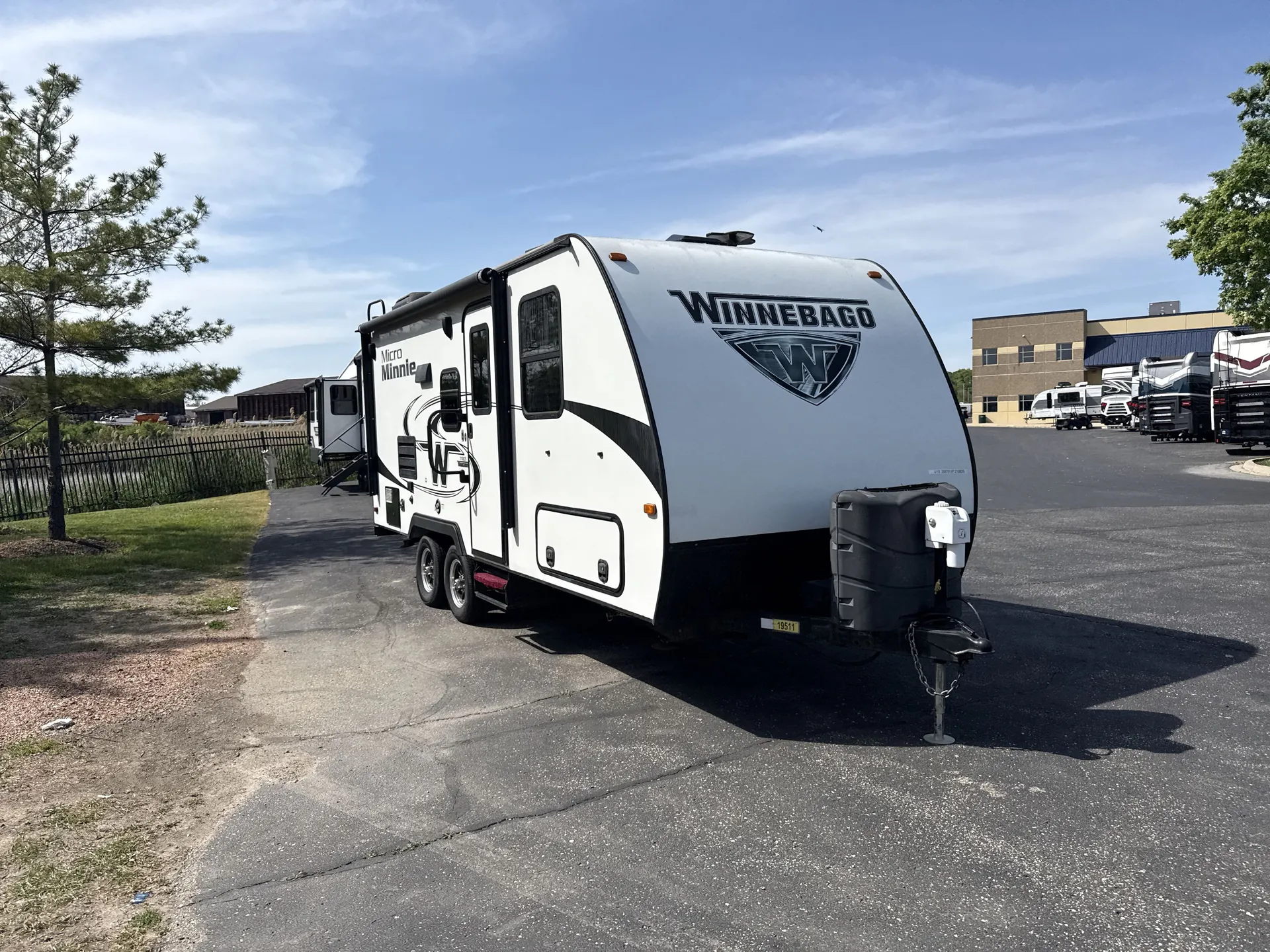 2019 Winnebago Micro Minnie 2108DS - Photo 2