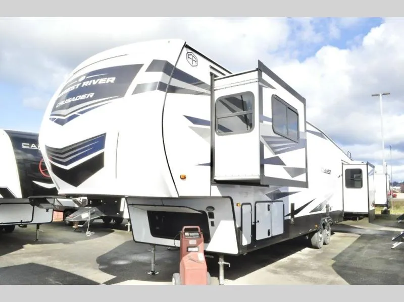 2025 Prime Time Crusader 375FLS - Photo 3
