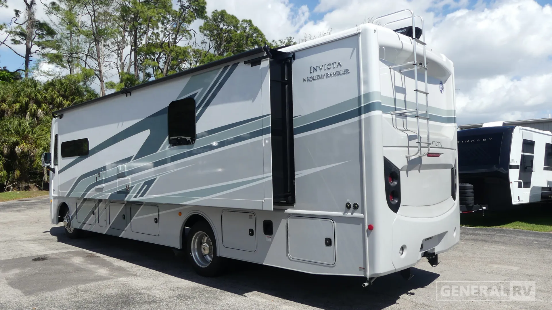 2026 Holiday Rambler Invicta 33HB - Photo 4