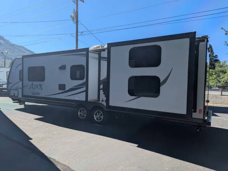 2015 Coachmen Apex 300BHS - Photo 4