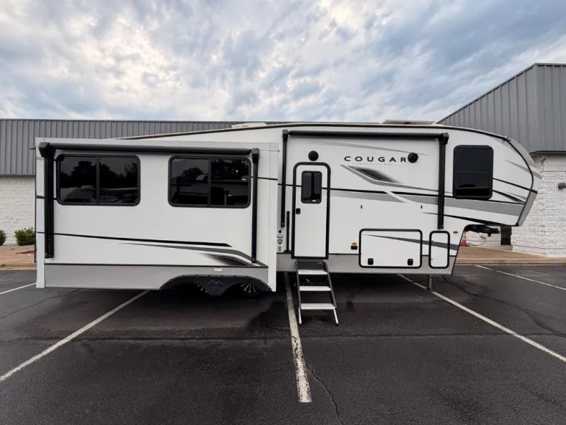 2024 Keystone RV Cougar Half-Ton 29RLI - Photo 3