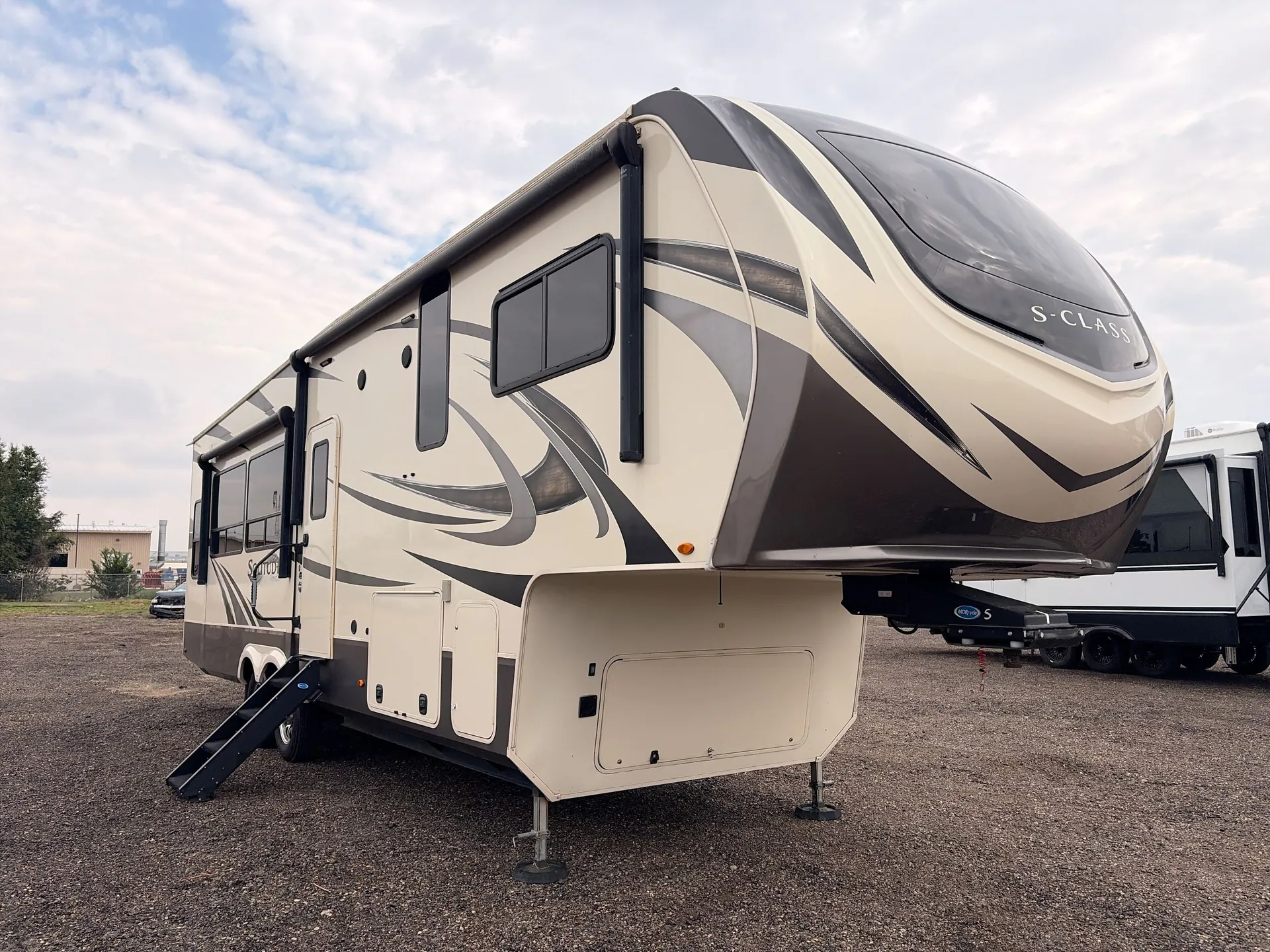 2020 Grand Design Solitude 2930RL - Photo 2
