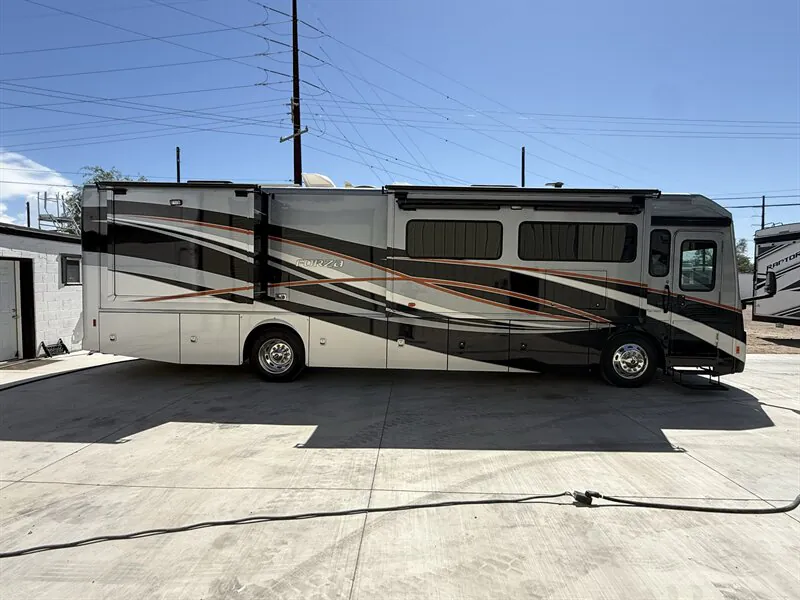 2017 Winnebago Forza 36G - Photo 3