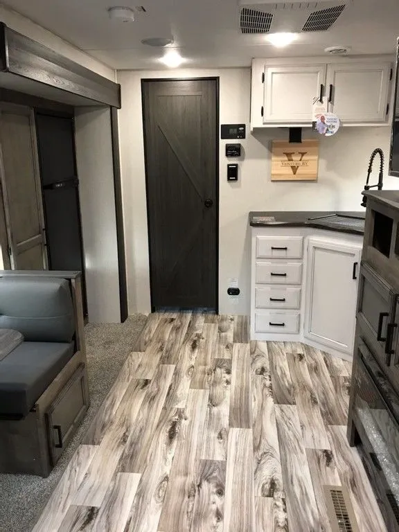 2024 Venture RV Stratus SR261VRB - Photo 3