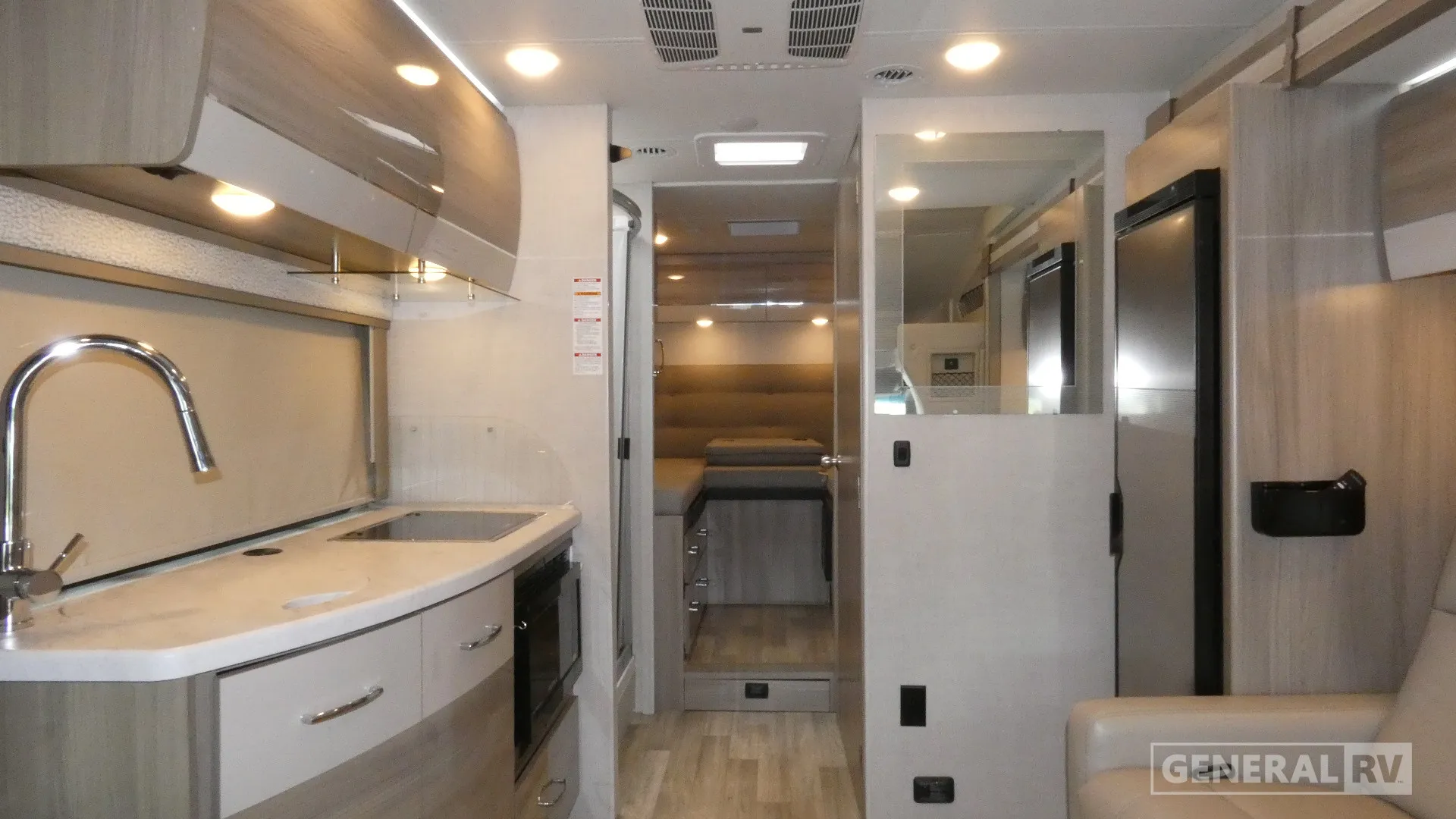 2024 Thor Motor Coach Delano 24XL - Photo 3