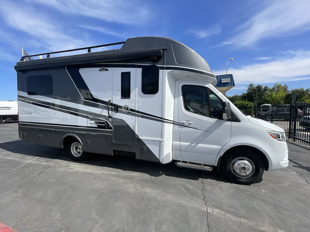 2024 Tiffin Wayfarer 25 RLW, Photos photo 5