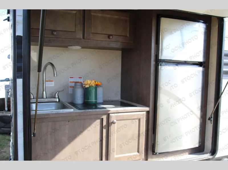 2022 Sunset Park RV SunRay 139T - Photo 3