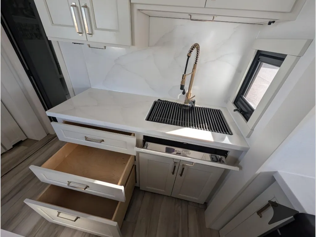 2027 Brinkley Model G 3970, Photos photo 28