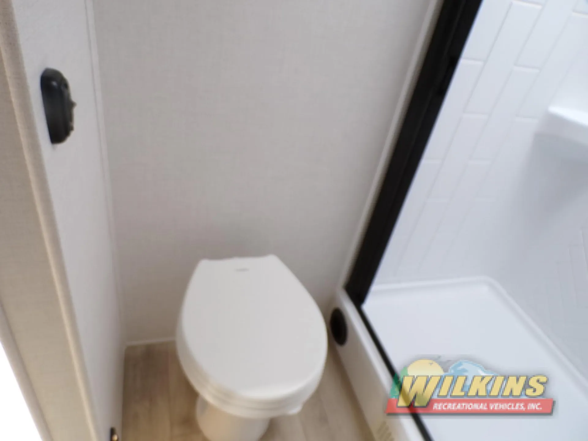 2027 Forest River Grand Surveyor 305RLBS — Photo 5