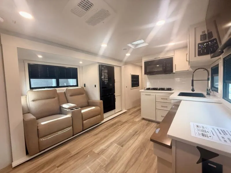2027 Brinkley Model Ix 24X - Photo 3
