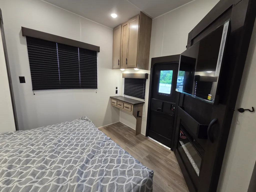 2027 Forest River Cherokee Timberwolf 39DC, Photos photo 20