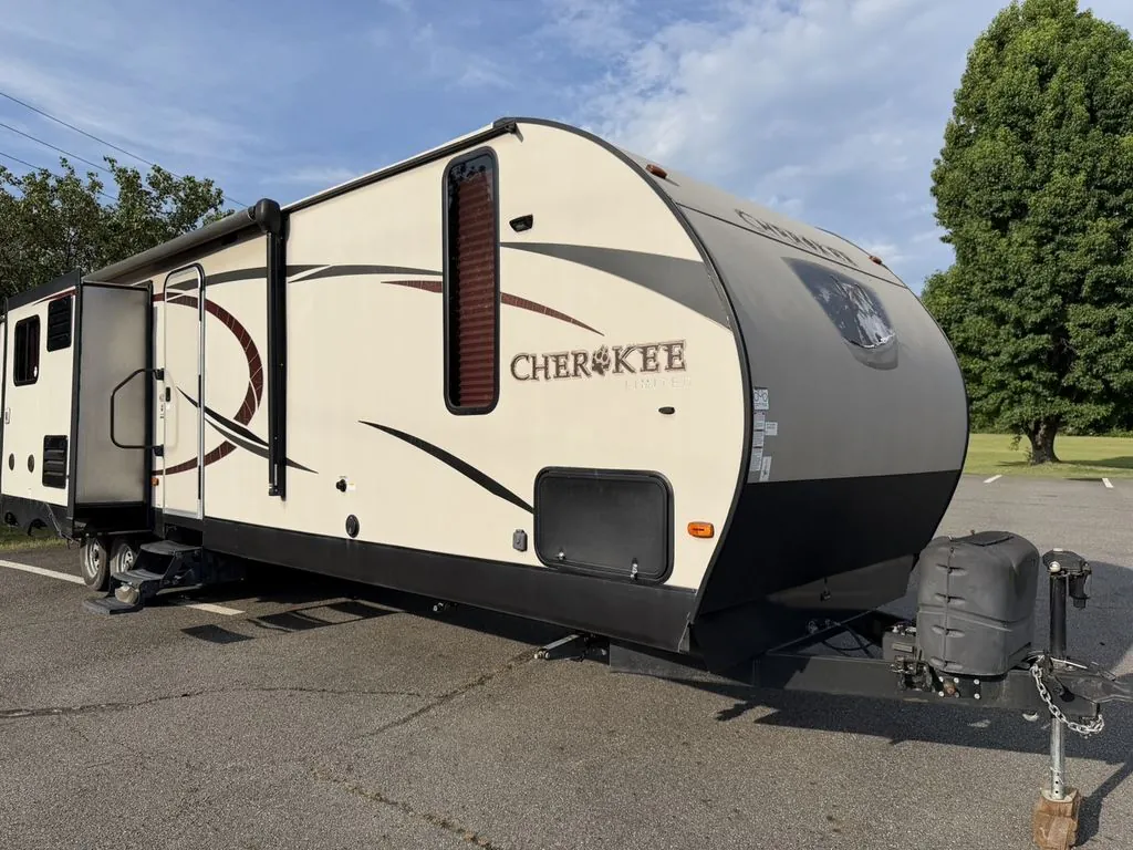2016 Forest River Cherokee 304BH, Photos photo 2
