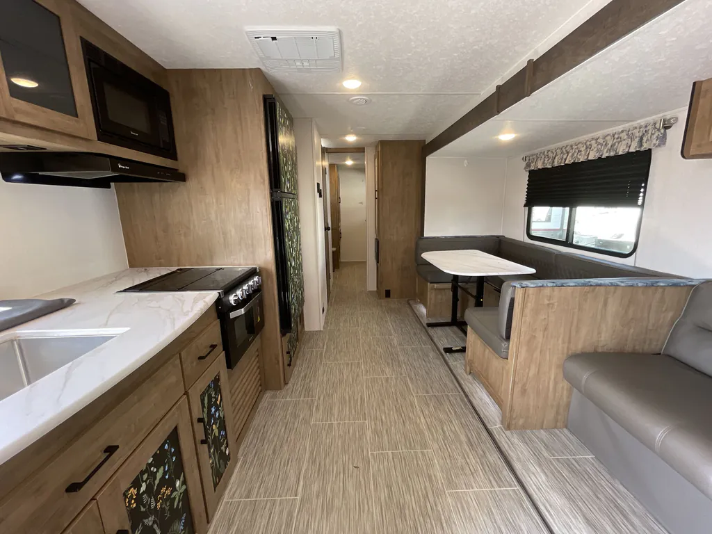 2024 Coachmen Freedom Express Select 31SE, Photos photo 5