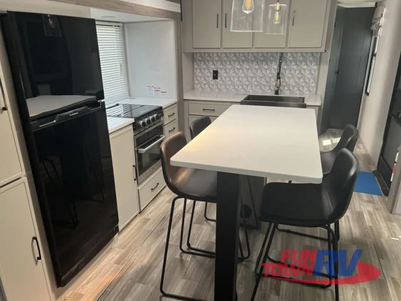 2025 Forest River Vibe 2800RL - Photo 3