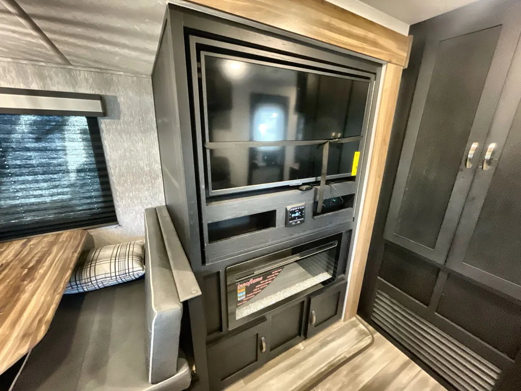 2023 Coachmen Freedom Express Ultra Lite 274RKS, Photos photo 14