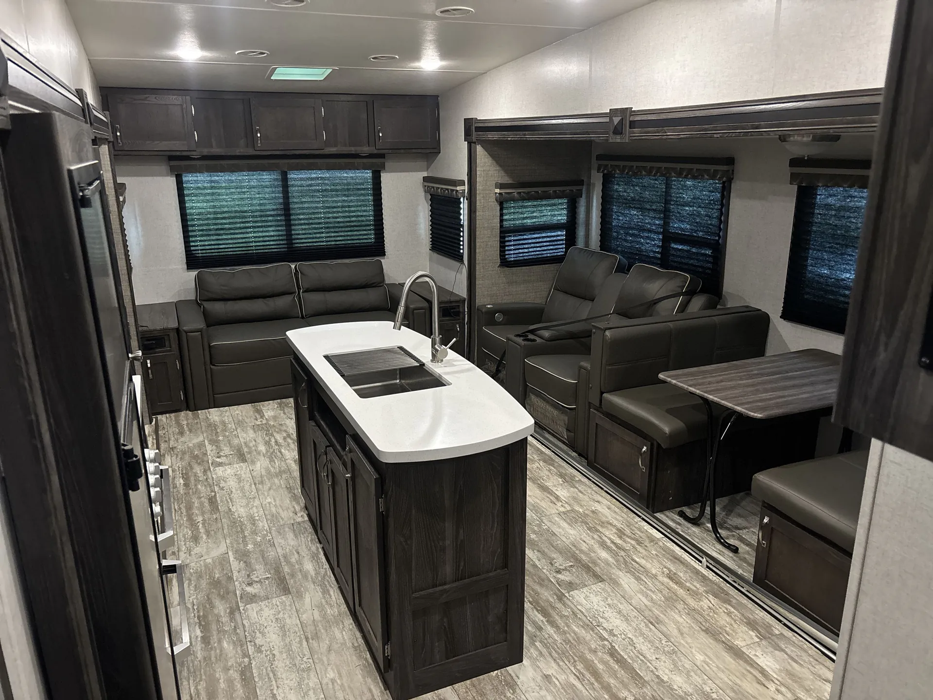 2020 Highland Ridge Light 332RLS - Photo 3