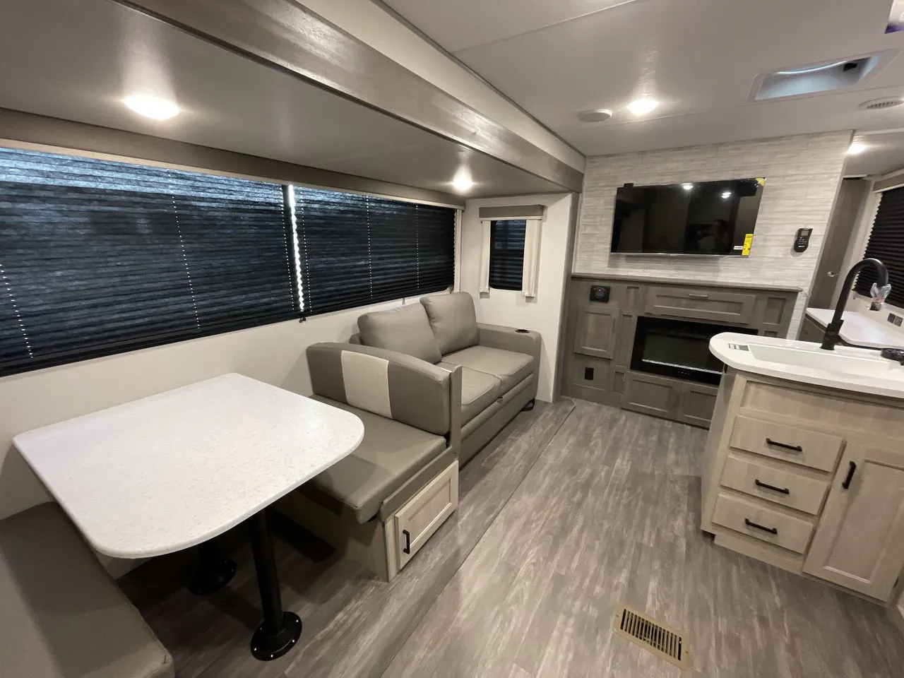 2026 Forest River Aurora 34BHTS — Photo 5