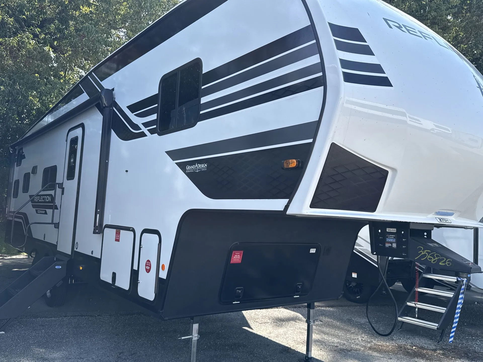2027 Grand Design Reflection 100 Series 27BH dealer photo 1 from Blue Compass RV