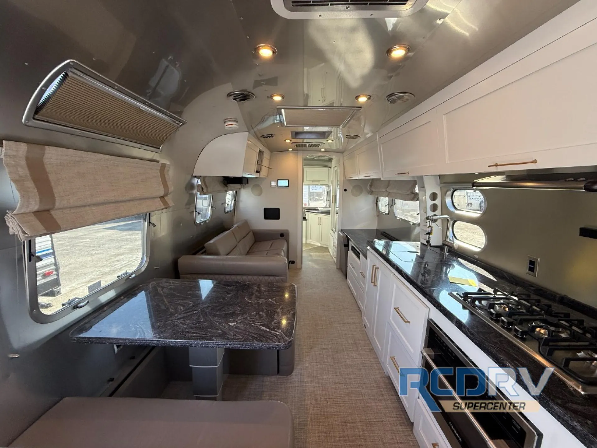 2023 Airstream Classic 33FB Twin - Photo 4