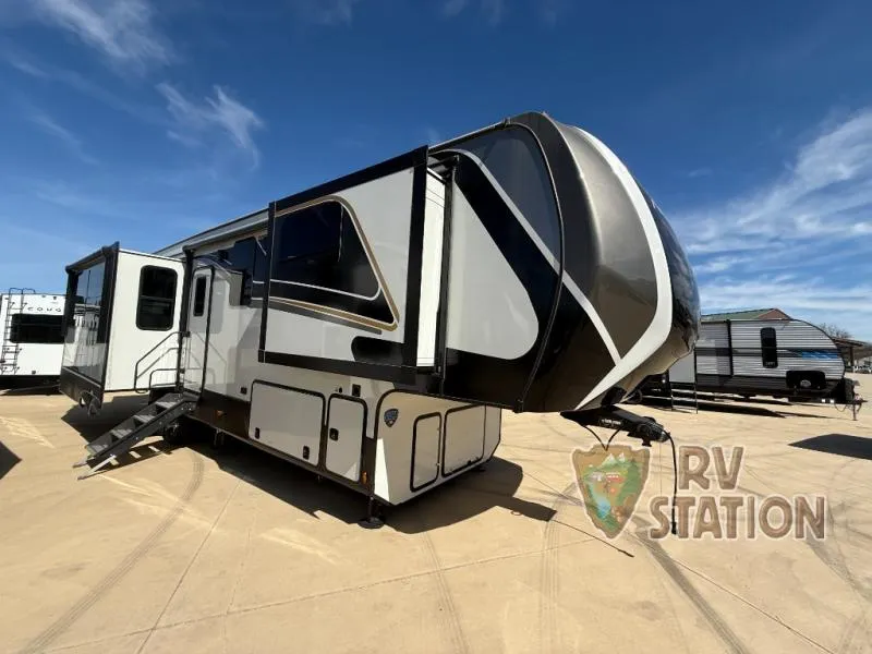 2024 Keystone Alpine 3303CK - Photo 2