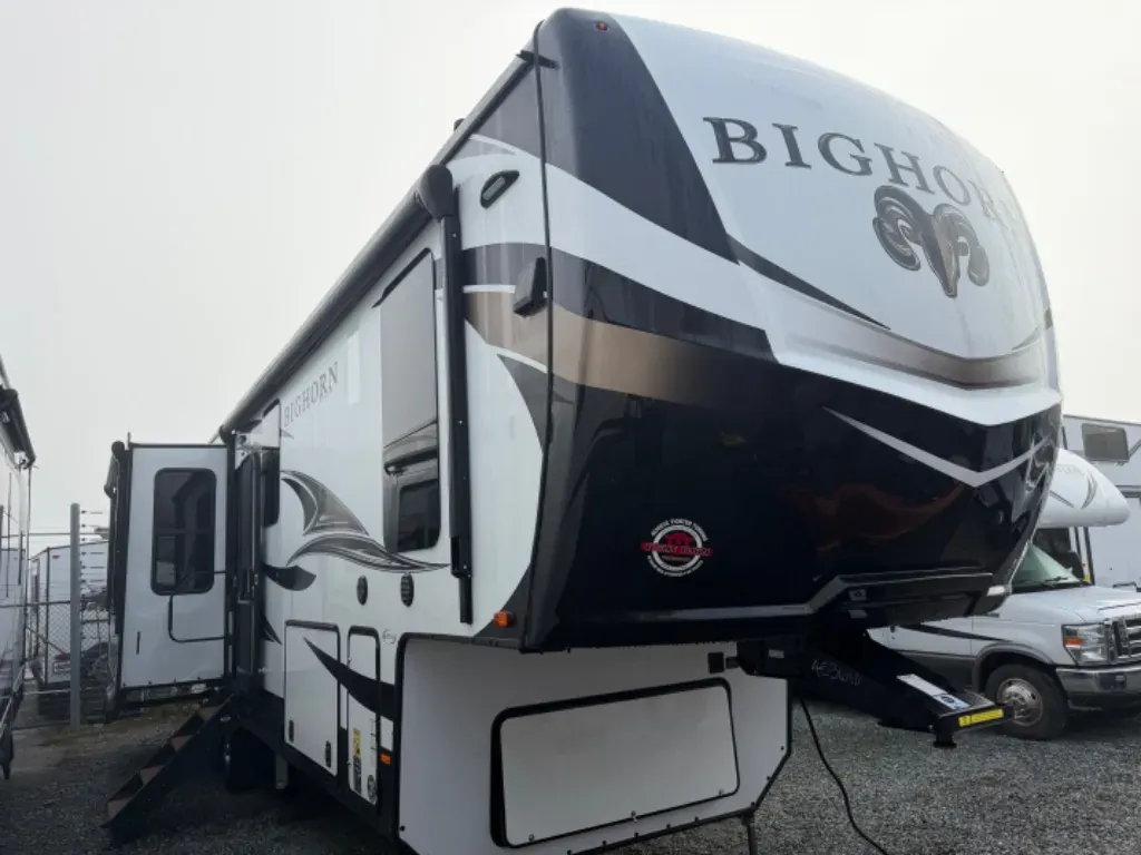 2021 Heartland Bighorn 3375SS - Photo 2